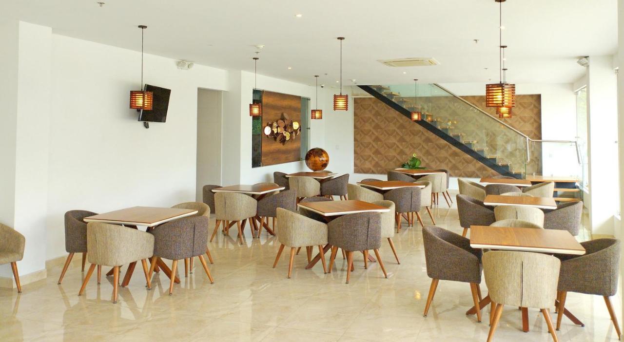 Hotel Royal Elim International 칼리 외부 사진 The interior of the restaurant