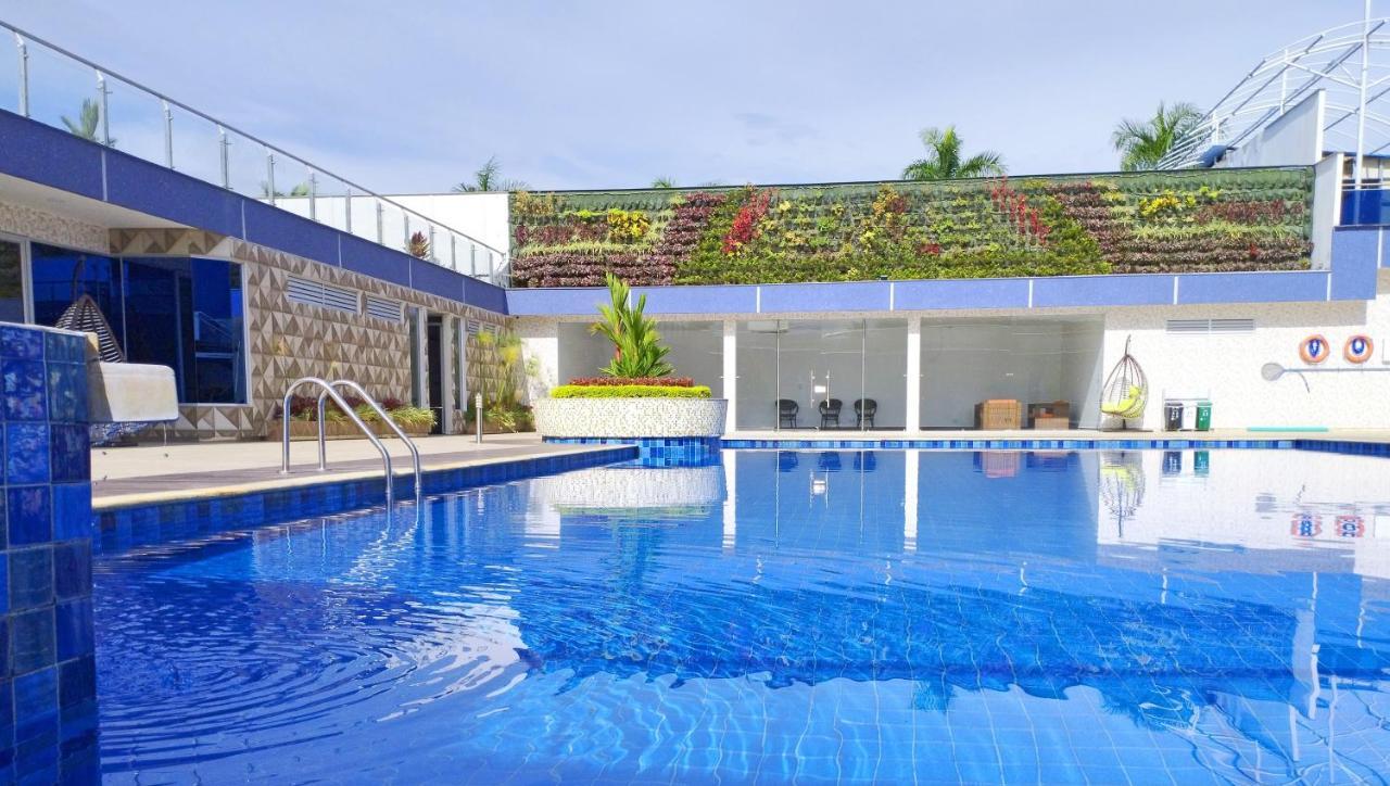 Hotel Royal Elim International 칼리 외부 사진 The swimming pool at the hotel