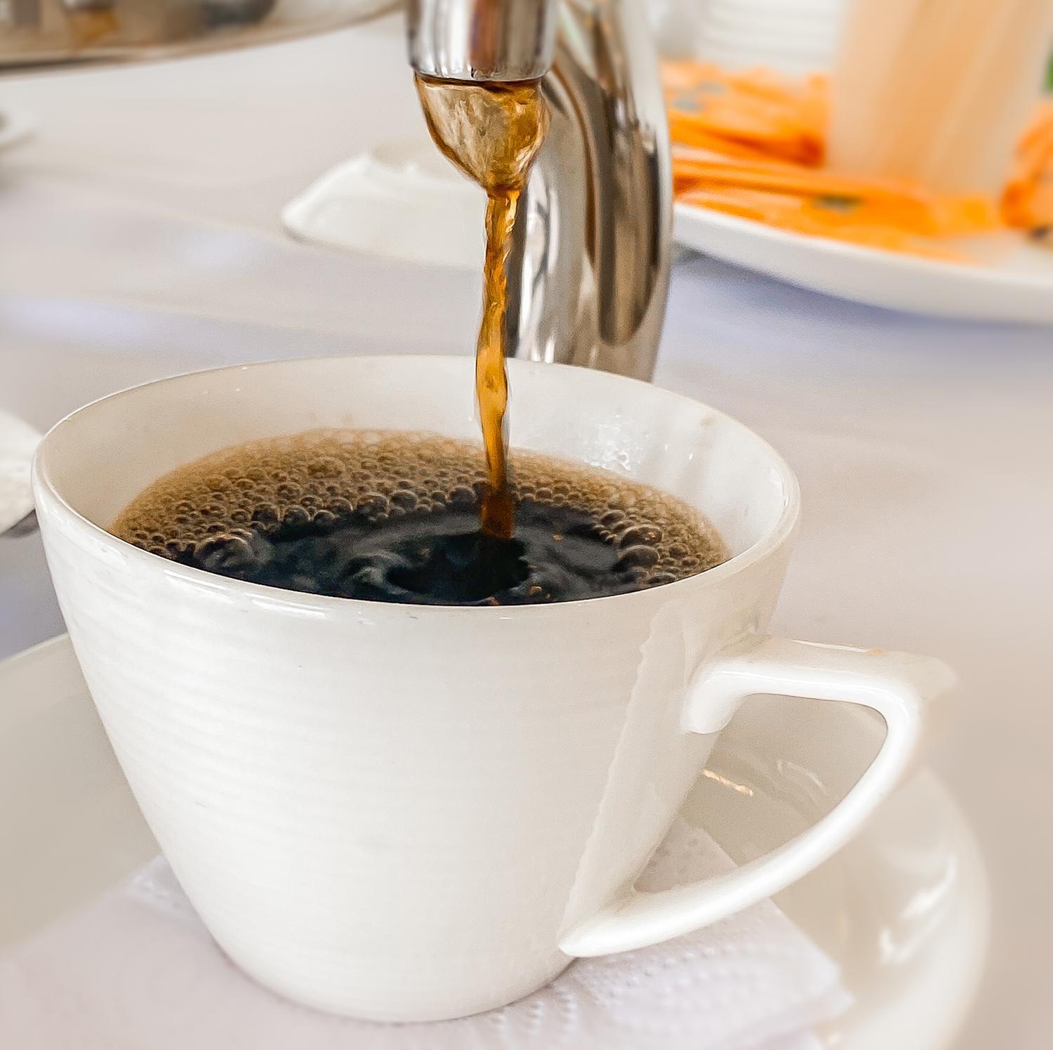 Hotel Royal Elim International 칼리 외부 사진 Coffee being poured