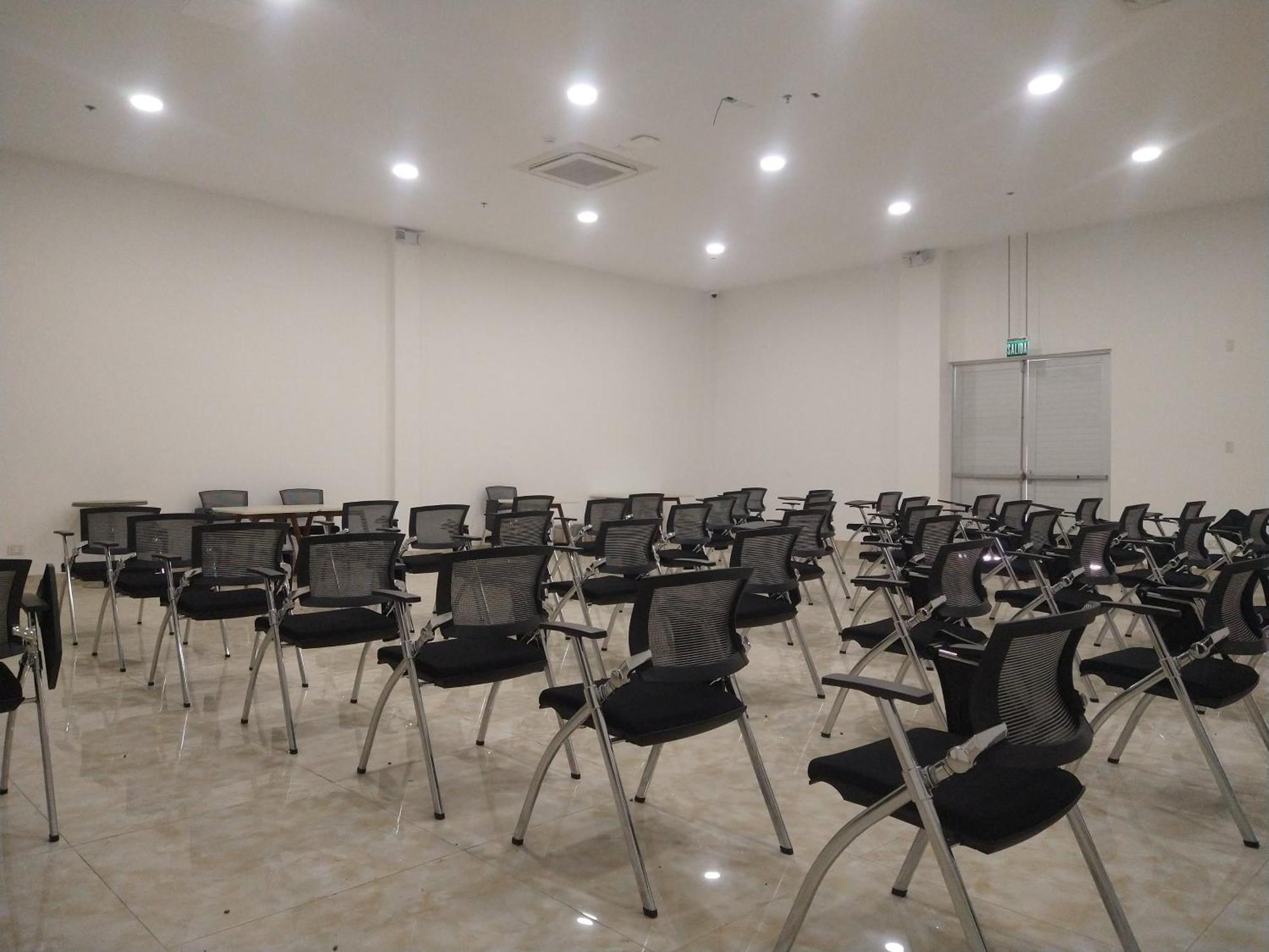 Hotel Royal Elim International 칼리 외부 사진 The conference room