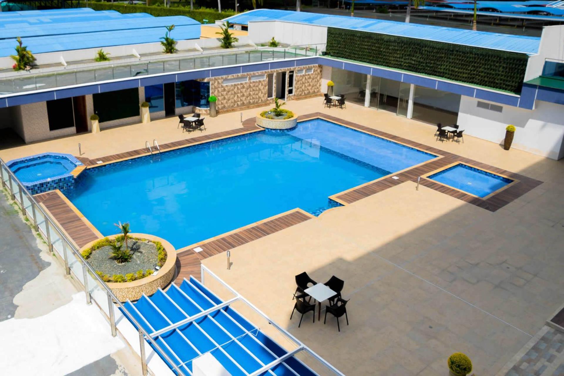 Hotel Royal Elim International 칼리 외부 사진 The pool at the hotel