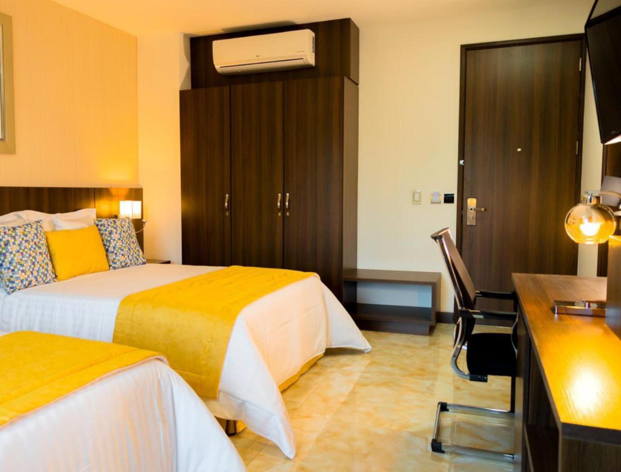 Hotel Royal Elim International 칼리 외부 사진