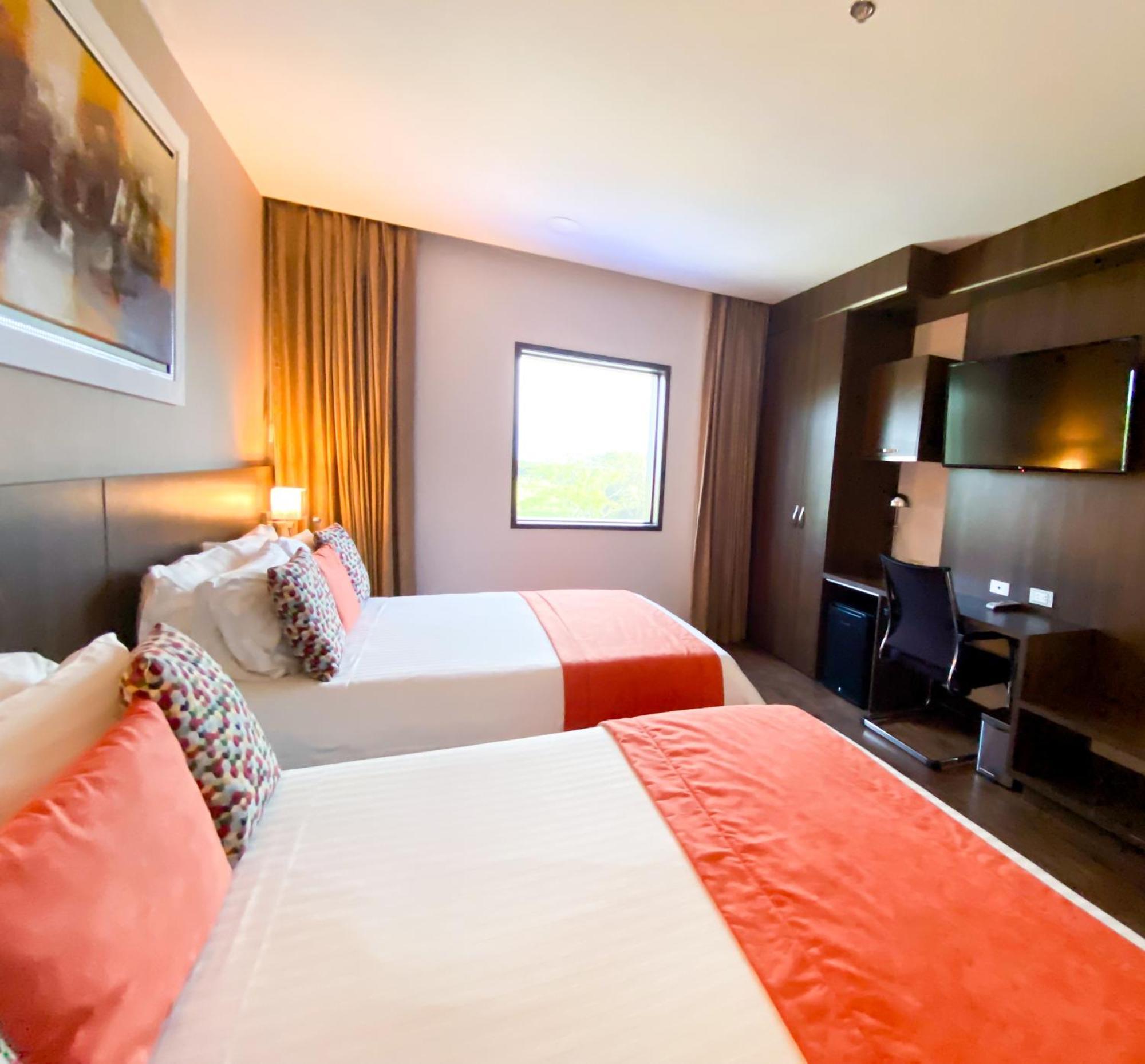 Hotel Royal Elim International 칼리 외부 사진 A room at the hotel