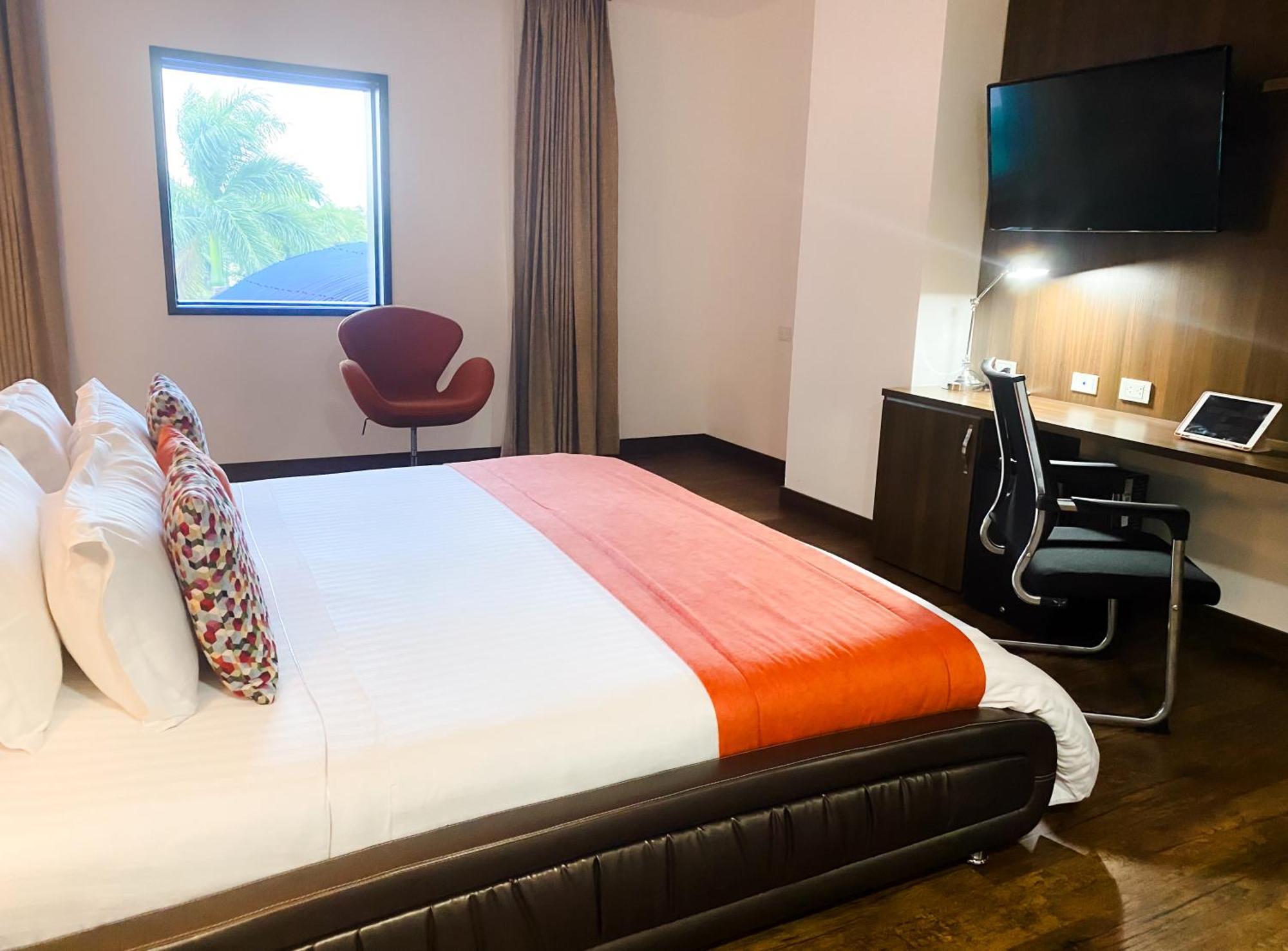 Hotel Royal Elim International 칼리 외부 사진 A room at the hotel