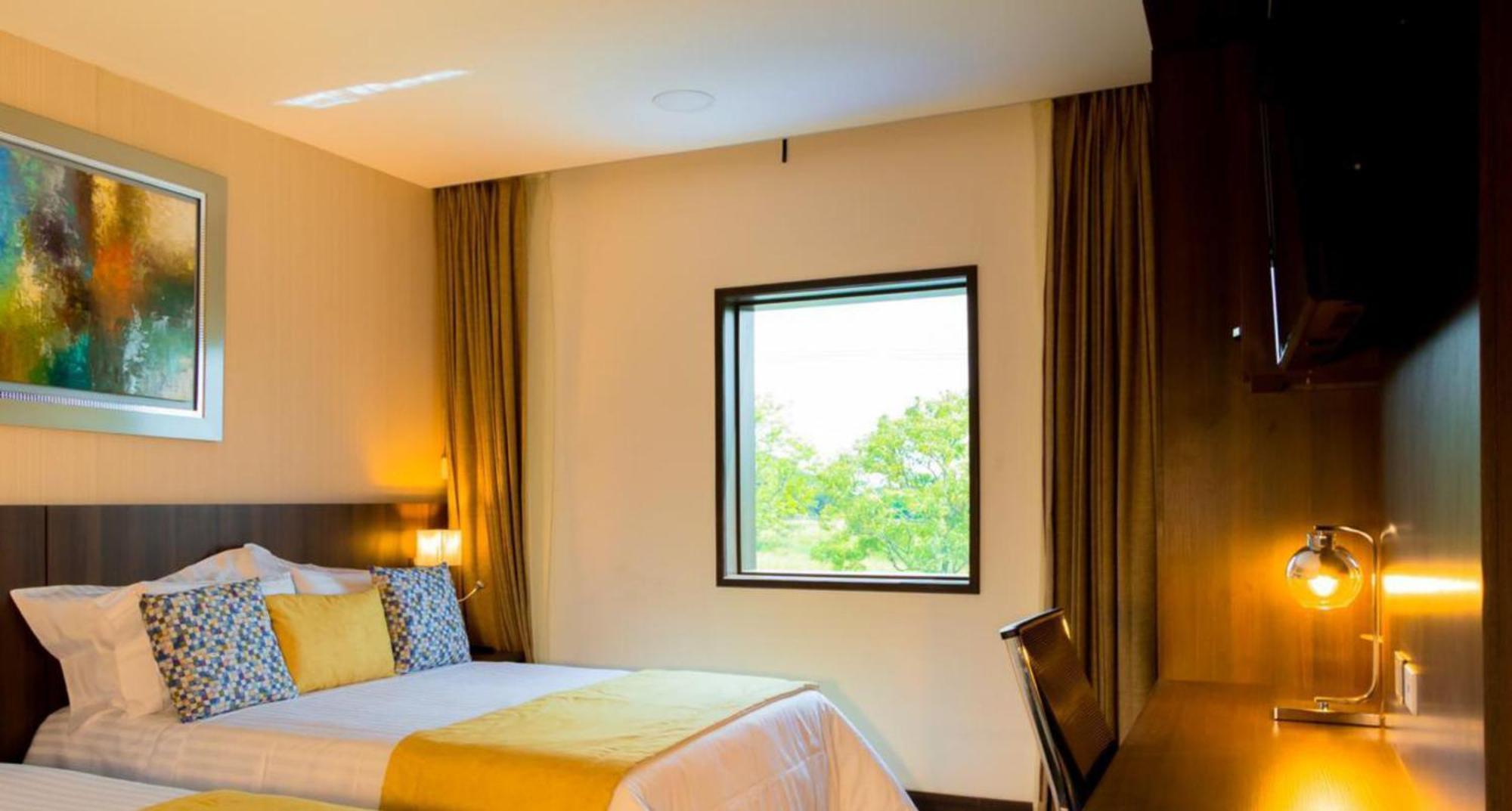 Hotel Royal Elim International 칼리 외부 사진