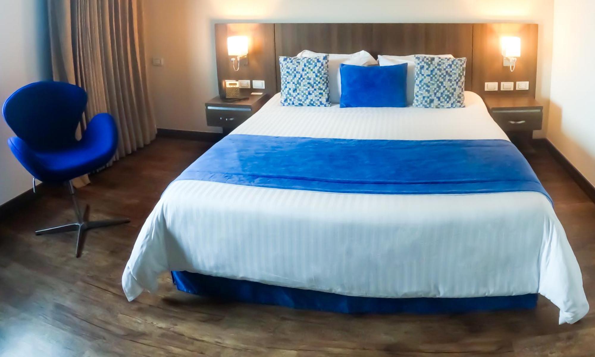 Hotel Royal Elim International 칼리 외부 사진 A bedroom at the hotel