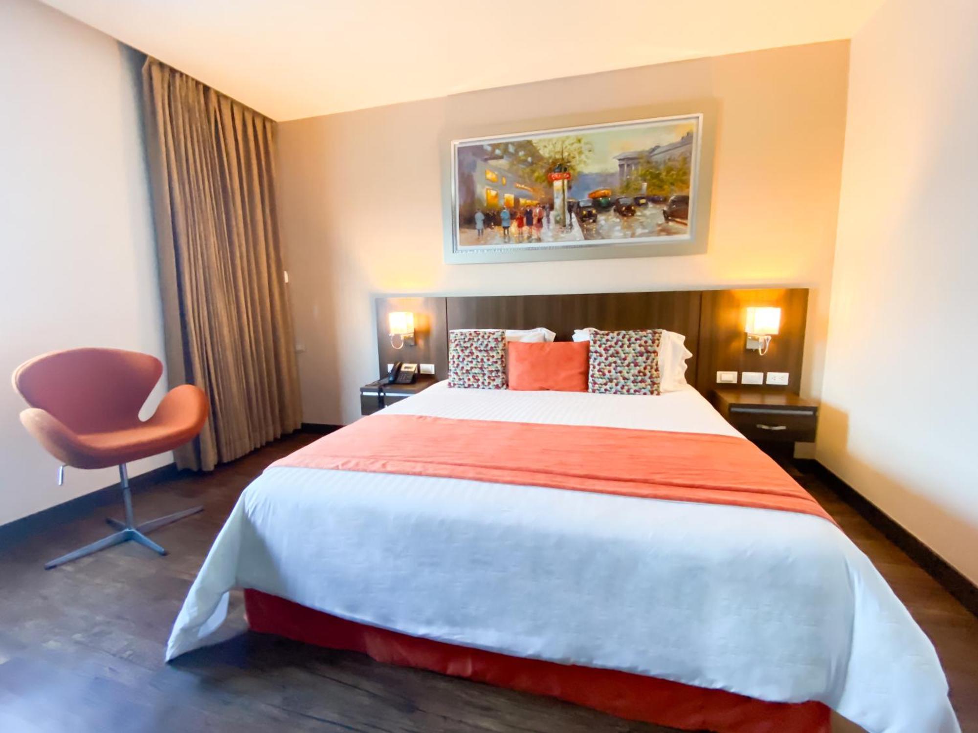 Hotel Royal Elim International 칼리 외부 사진 A room at the hotel