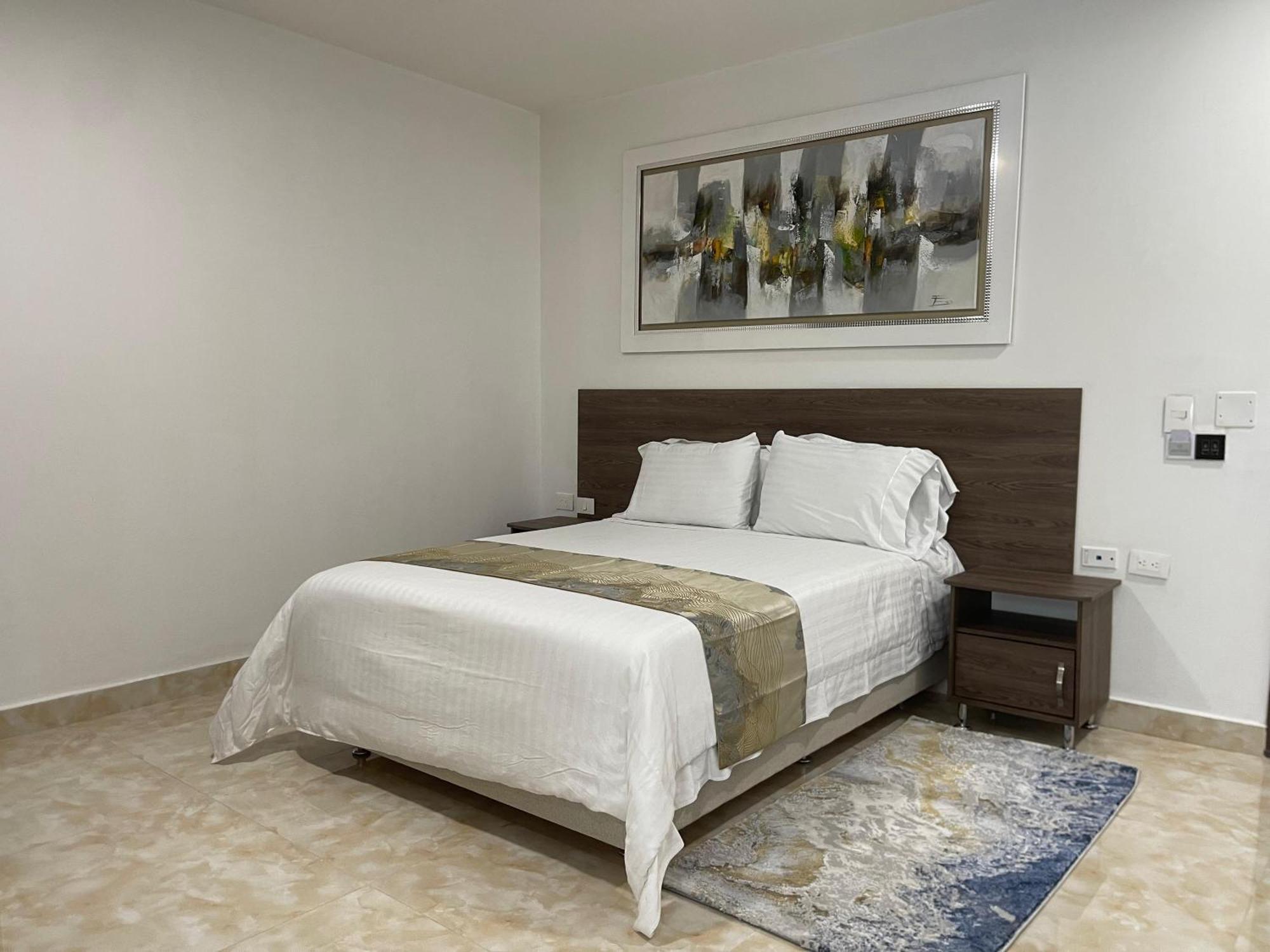 Hotel Royal Elim International 칼리 외부 사진 A bedroom in the hotel