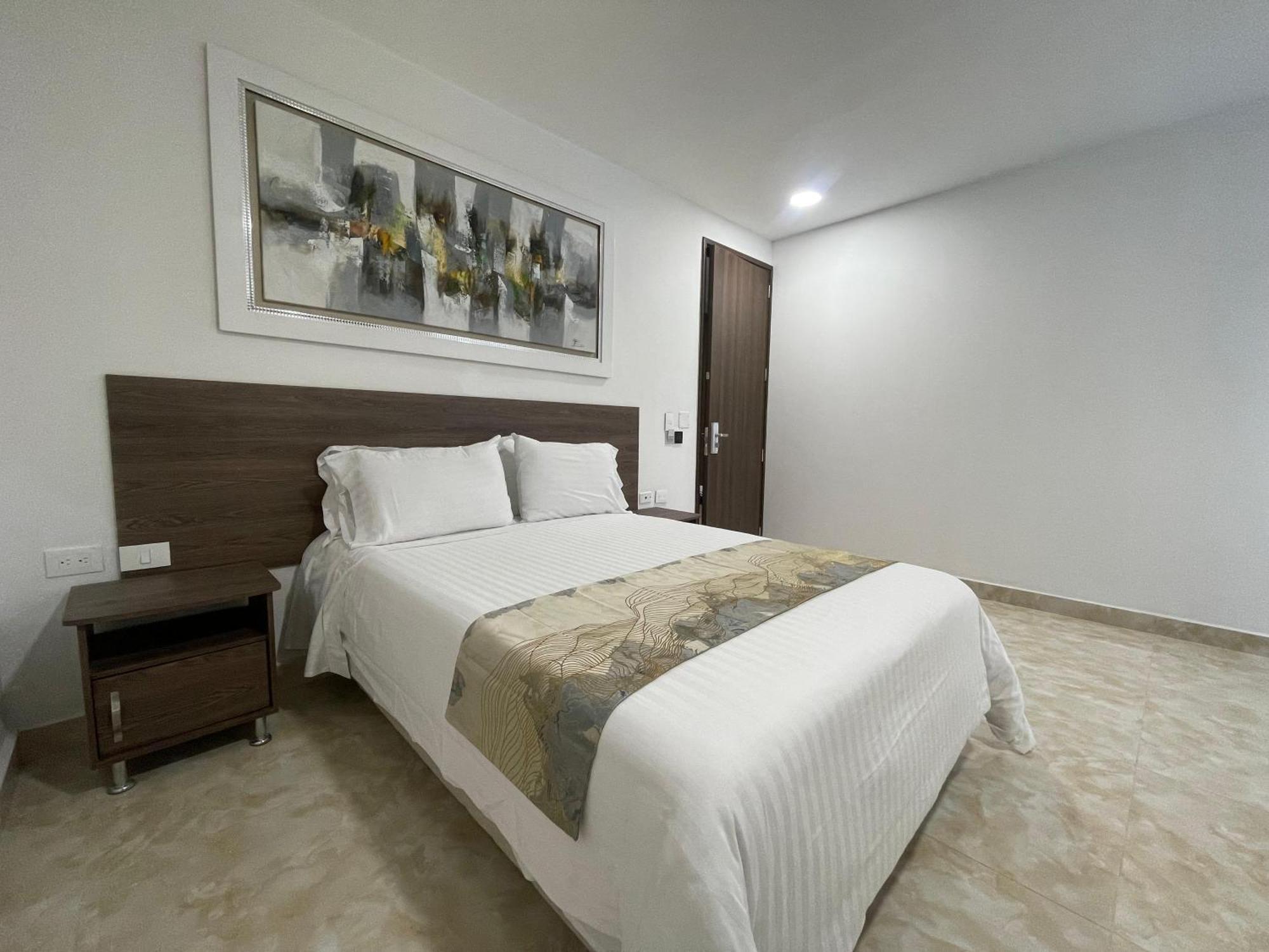 Hotel Royal Elim International 칼리 외부 사진 A bedroom in a hotel