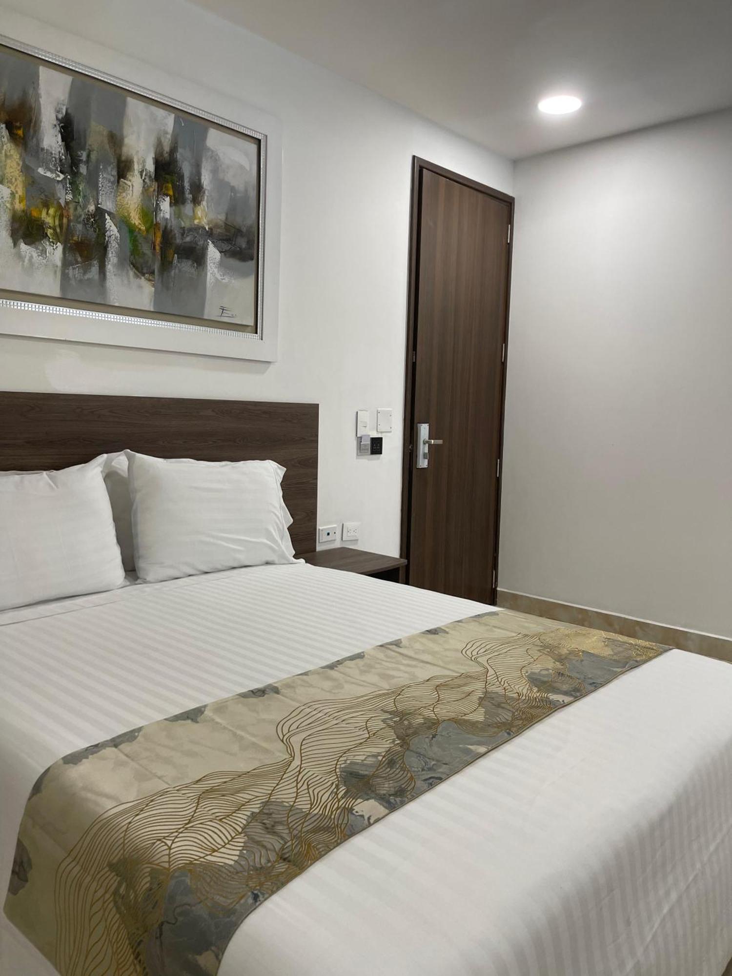 Hotel Royal Elim International 칼리 외부 사진 A room at the hotel