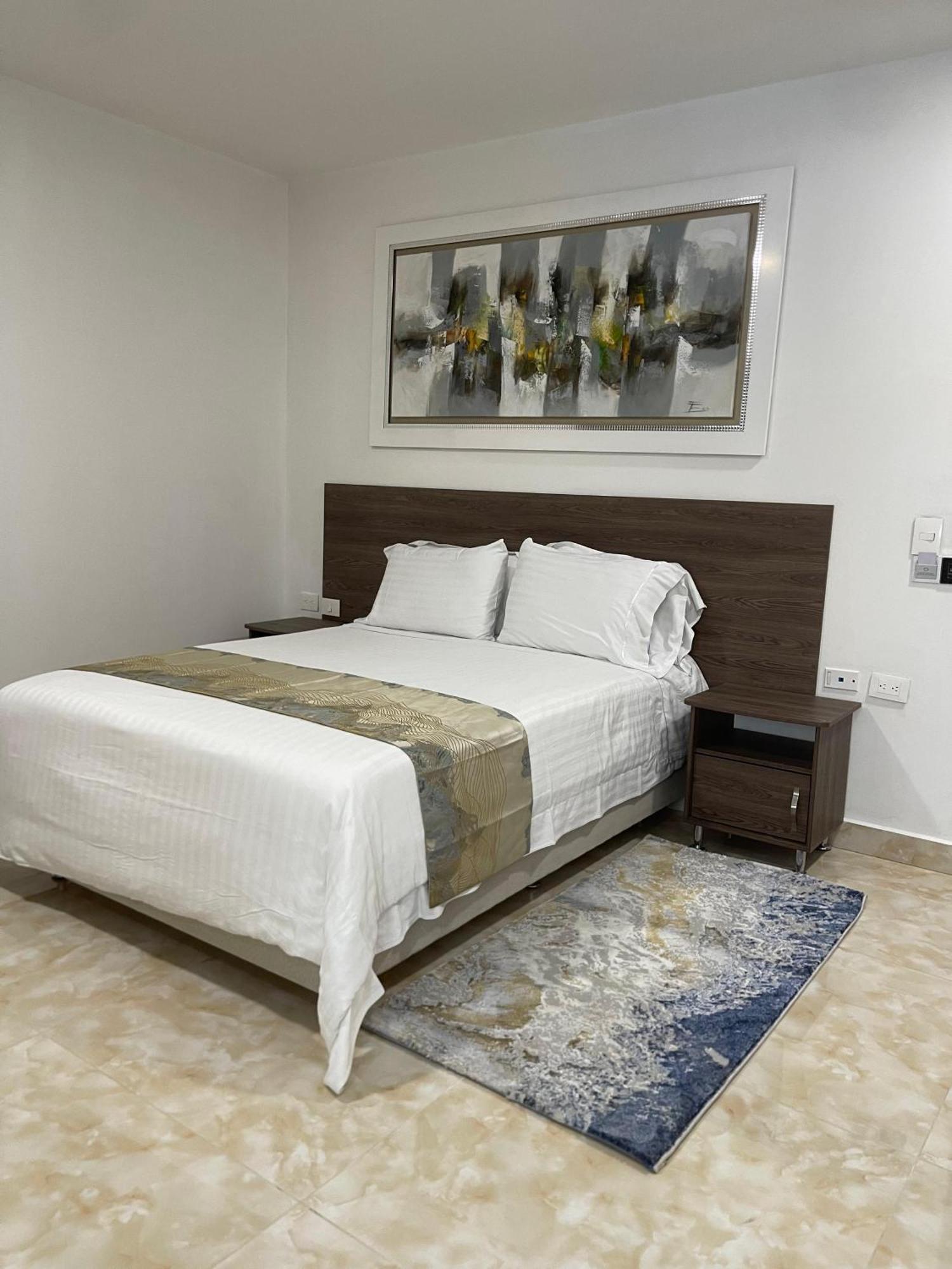 Hotel Royal Elim International 칼리 외부 사진 A bedroom at the hotel